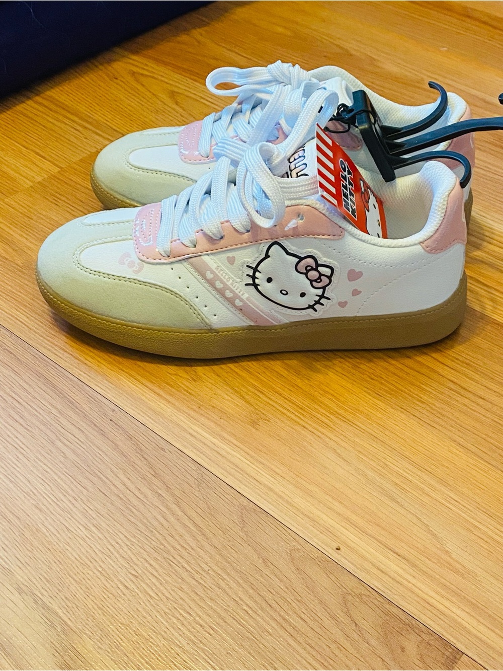 NWT Hello Kitty White & Pink Low-Top Sneakers